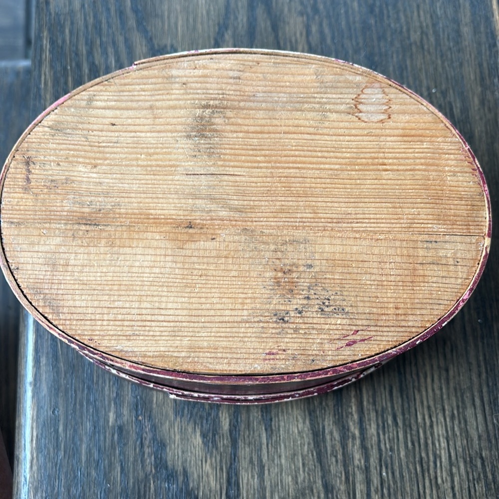 Vintage oval wood box, burgundy, hand painted, birds, flowers, PA Dutch?German? - Picture 6 of 9